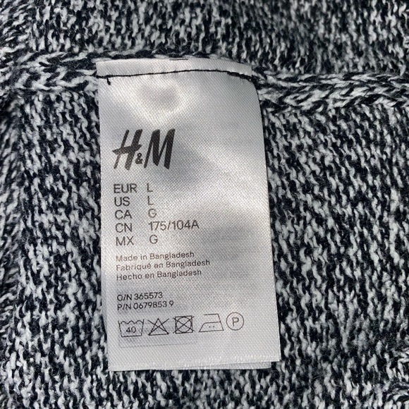 simple black and white long-sleeve shirt/sweater - Picture 6 of 8